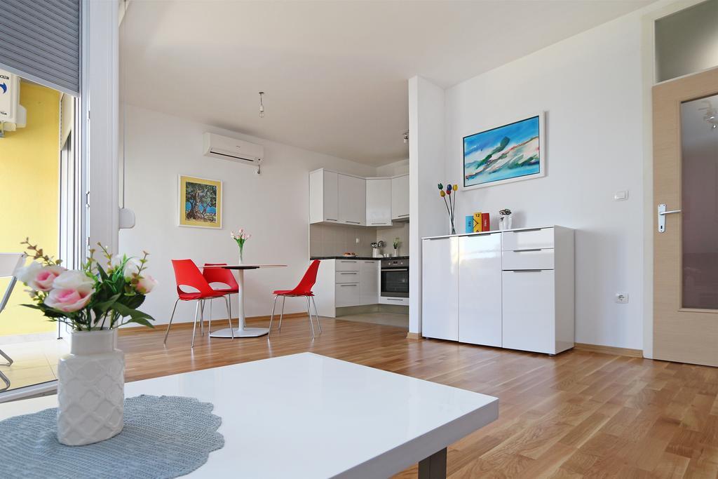 Antonijas Sunny Apartment Makarska Exteriör bild